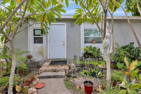 Photo of 3278 56th Avenue N, St Petersburg, FL 33714 (MLS # A4668993)