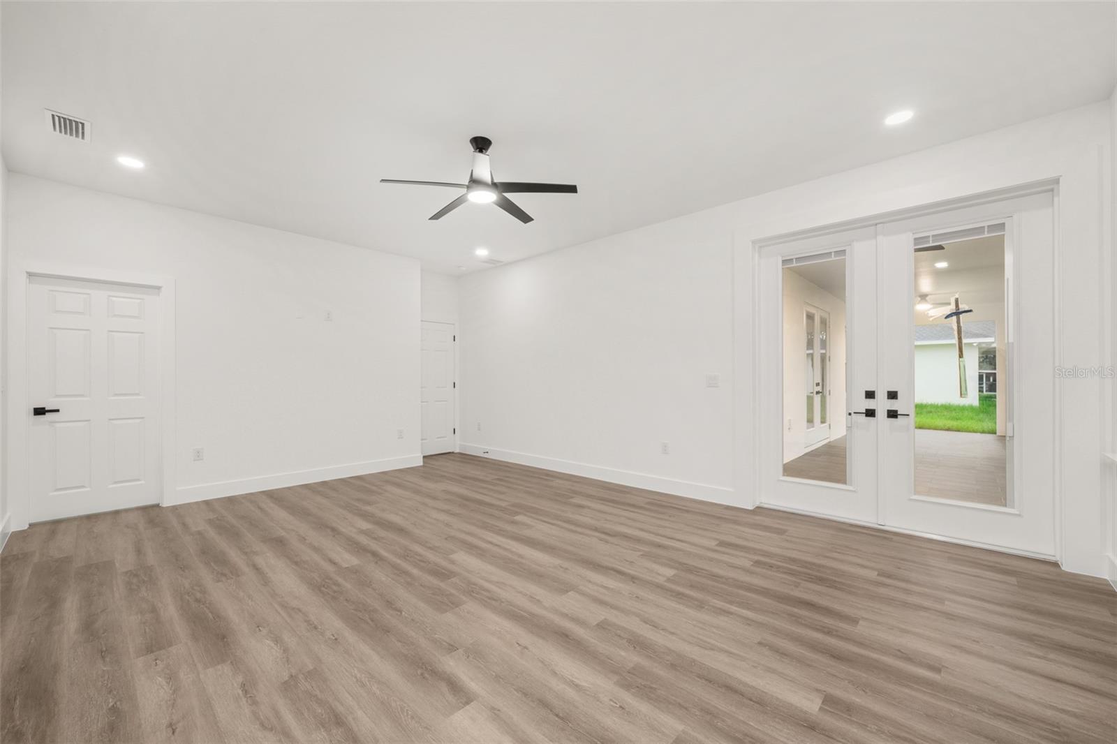 SEBRING COUNTRY ESTATE SEC 03 - Residential
