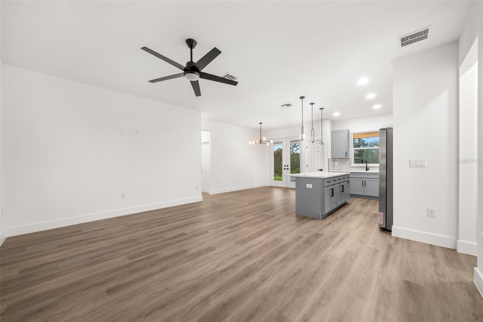 SEBRING COUNTRY ESTATE SEC 03 - Residential