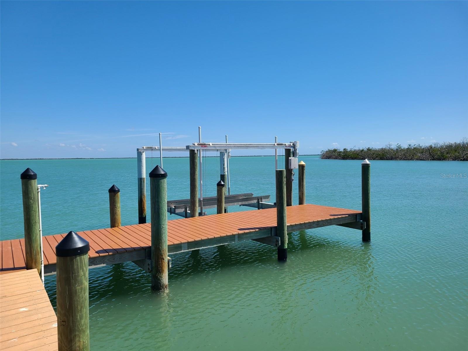 19 GROUPER HOLE DRIVE