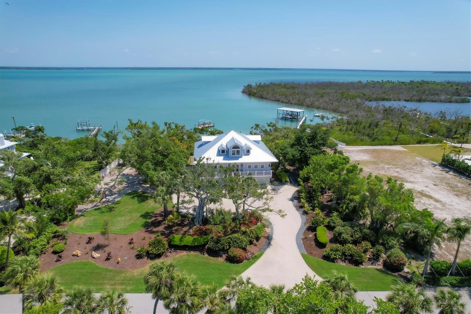 19 GROUPER HOLE DRIVE
