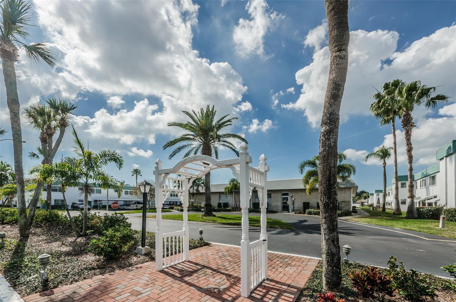 PARADISE SHORES - Residential