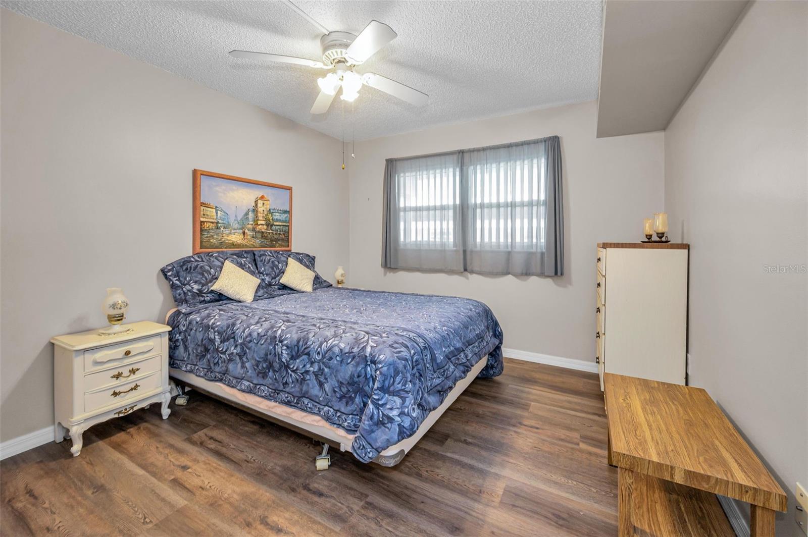 PARADISE SHORES - Residential