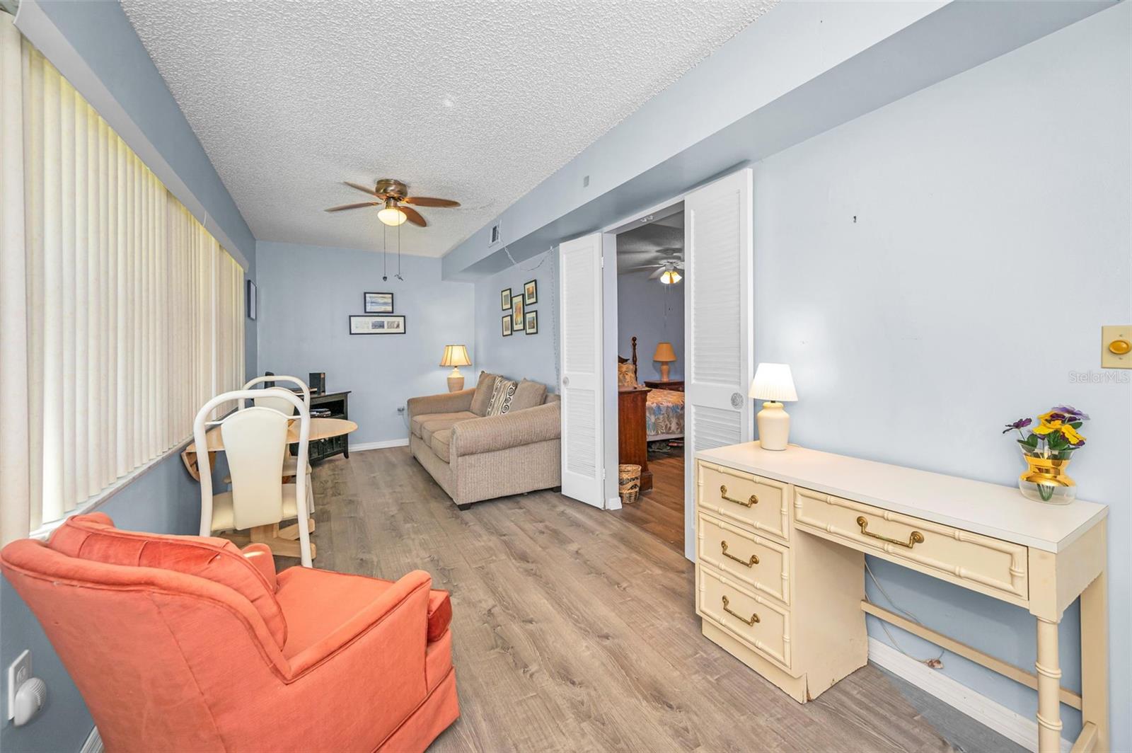 PARADISE SHORES - Residential