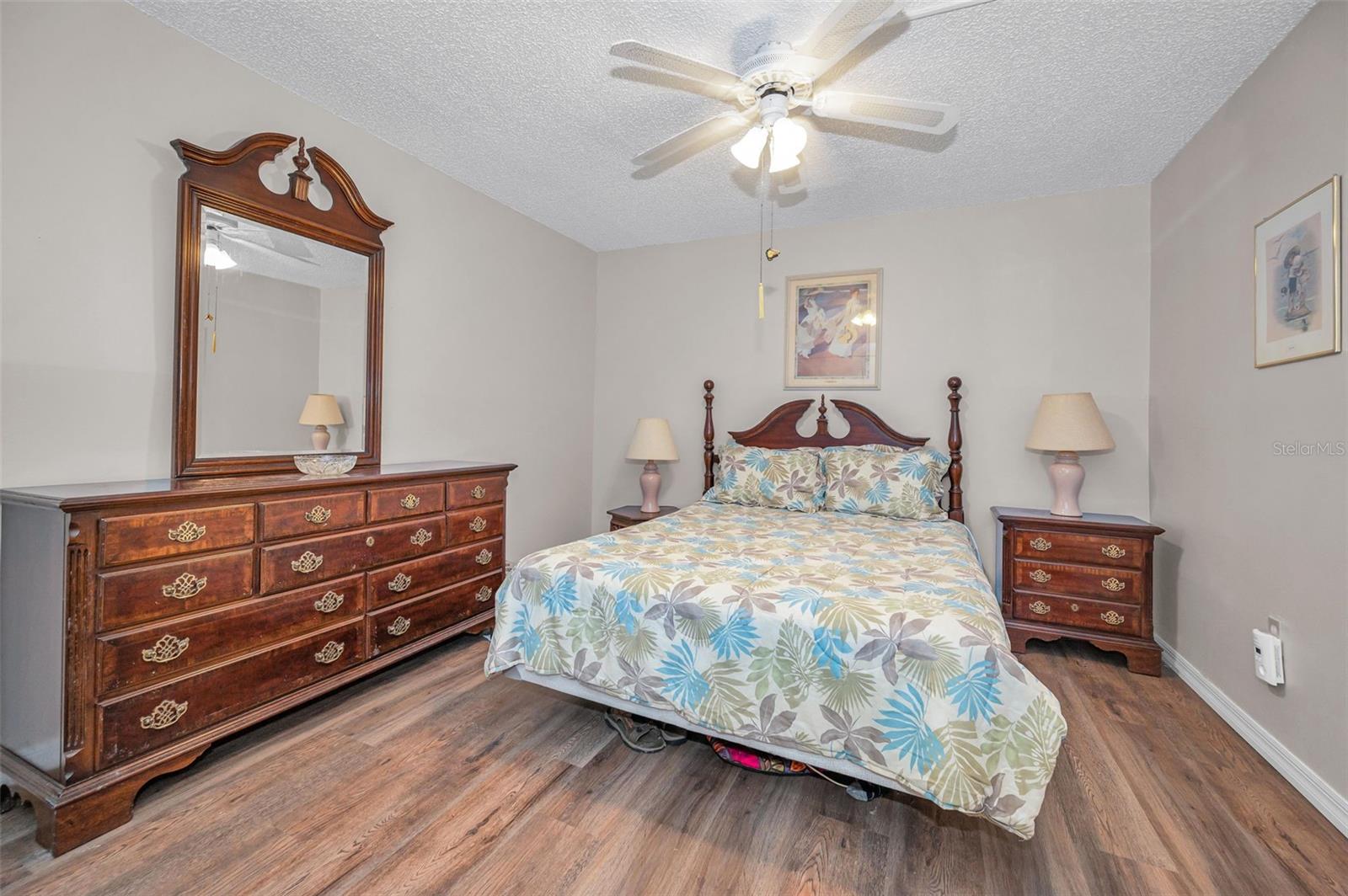 PARADISE SHORES - Residential