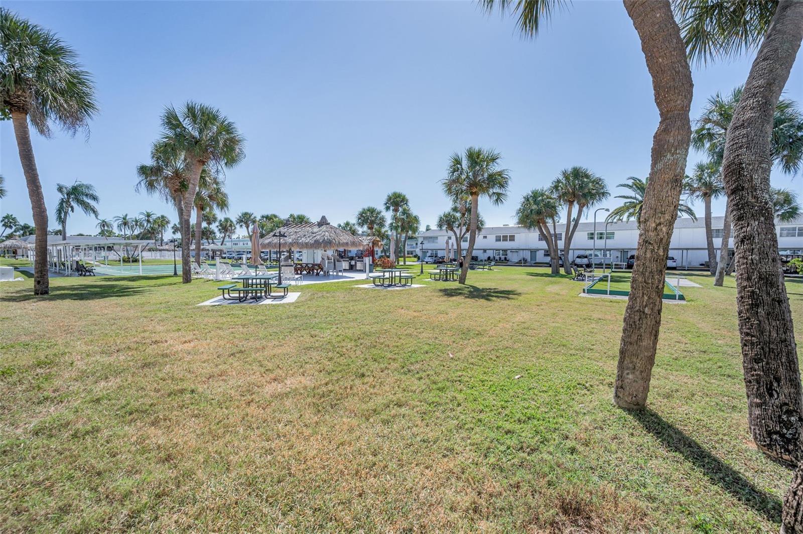 PARADISE SHORES - Residential