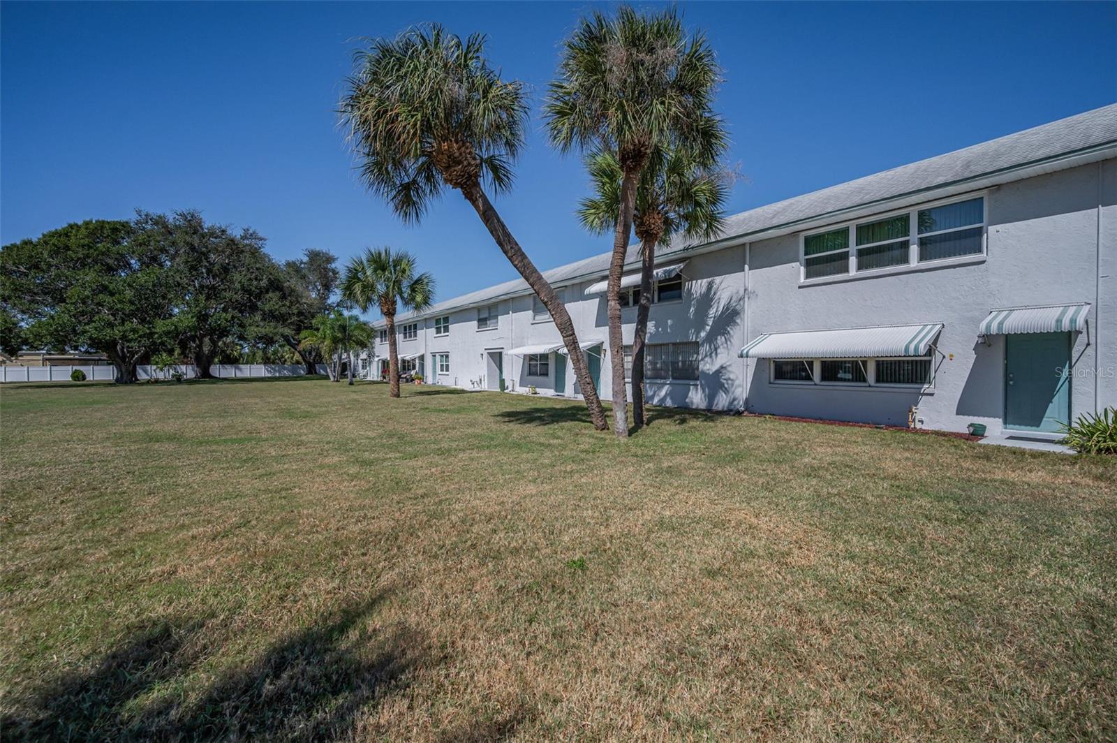 PARADISE SHORES - Residential
