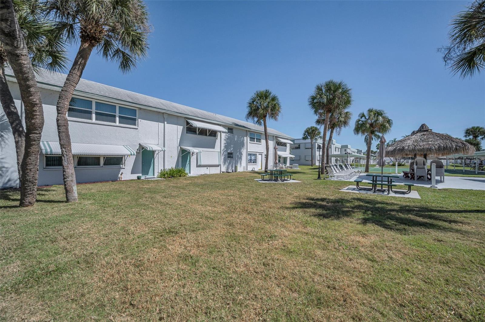PARADISE SHORES - Residential