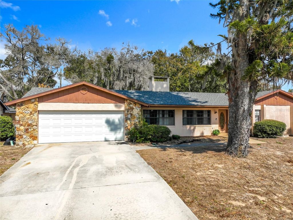 Photo of 1029 Michelle Court, Tavares, FL 32778 (MLS # O6383819)