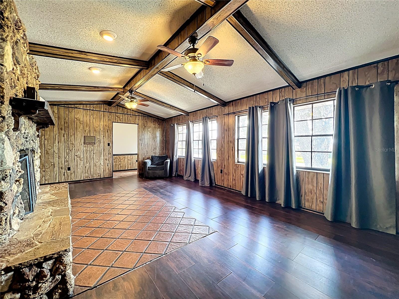 TAVARES LAKE DORA SHORES - Residential