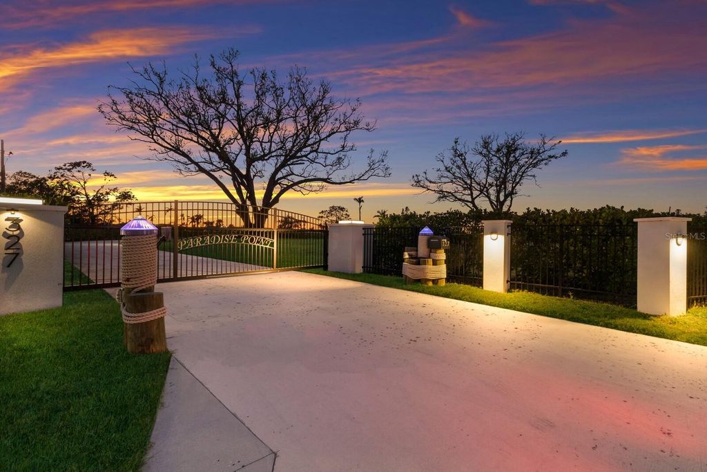 Photo of 327 Riverpoint Drive NE, Bradenton, FL 34208 (MLS # A4645846)