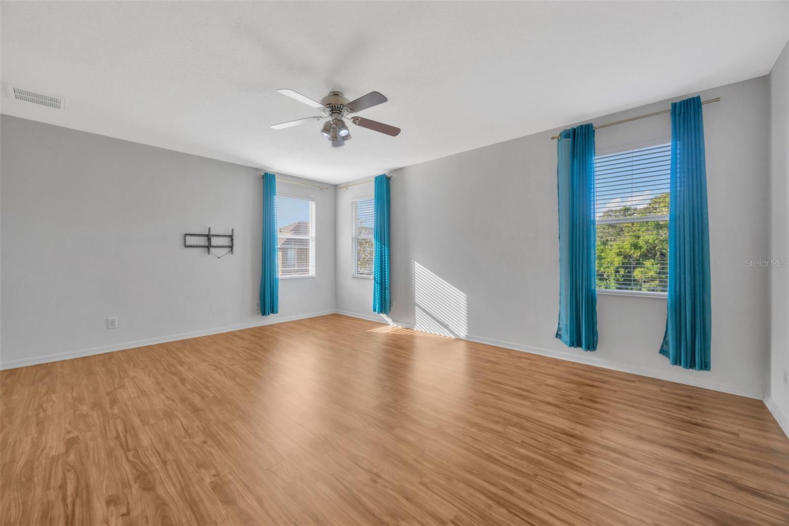 AVELAR CREEK SOUTH - Residential Lease