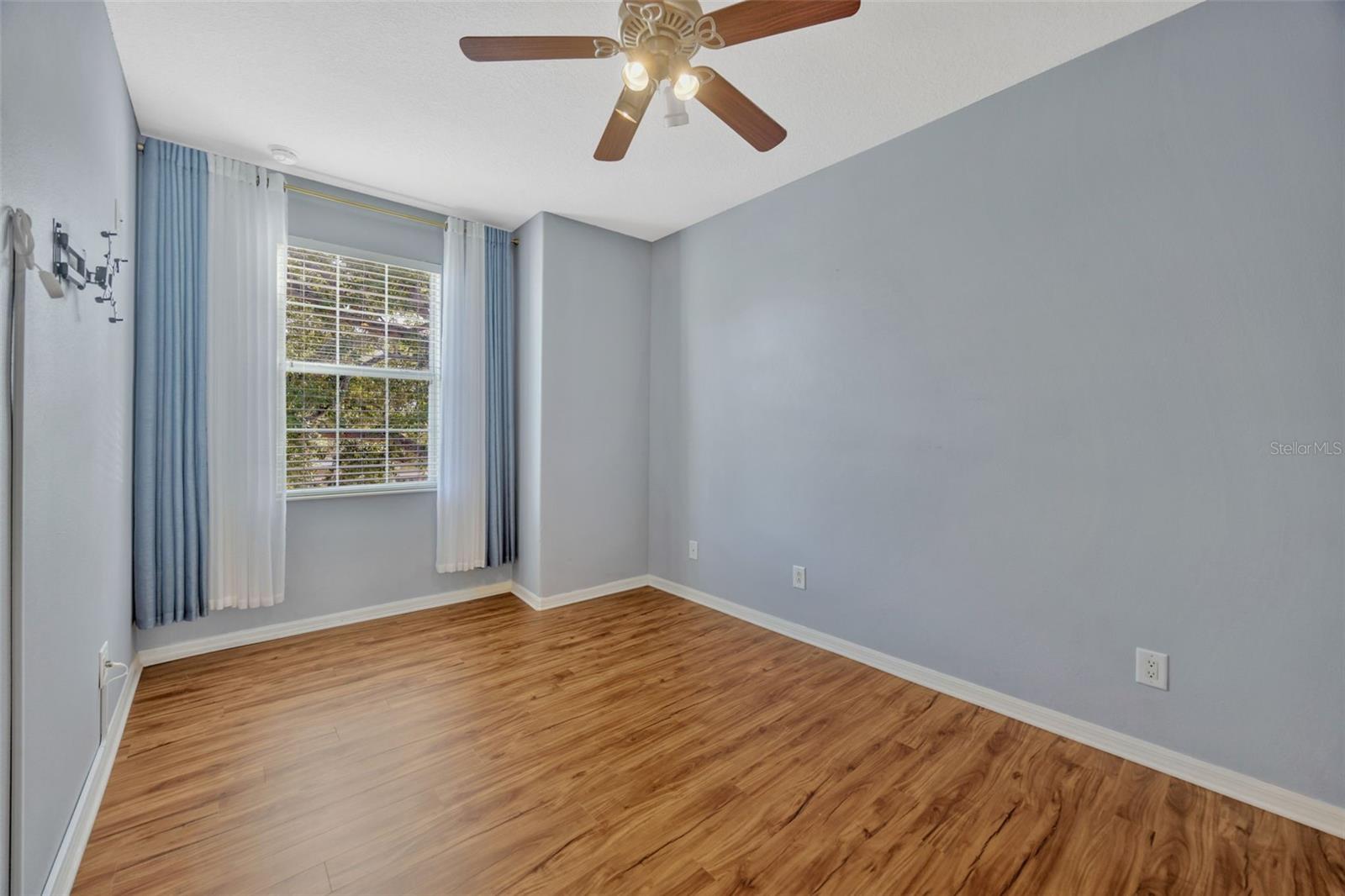 AVELAR CREEK SOUTH - Residential Lease