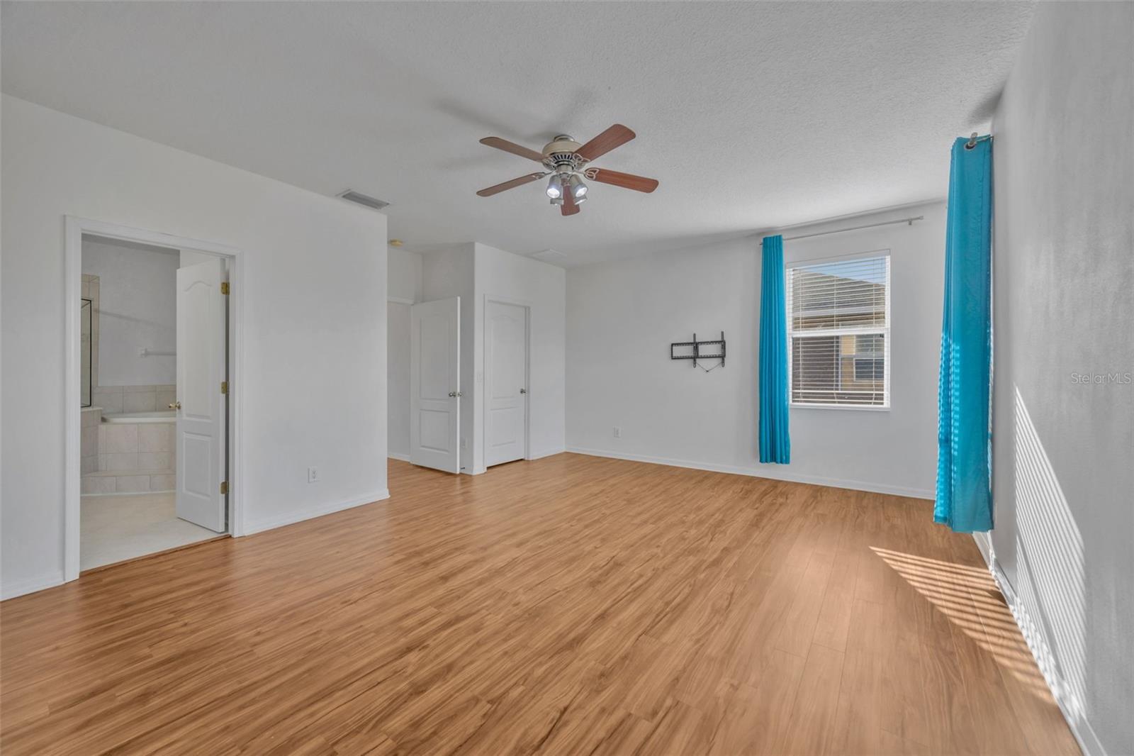 AVELAR CREEK SOUTH - Residential Lease