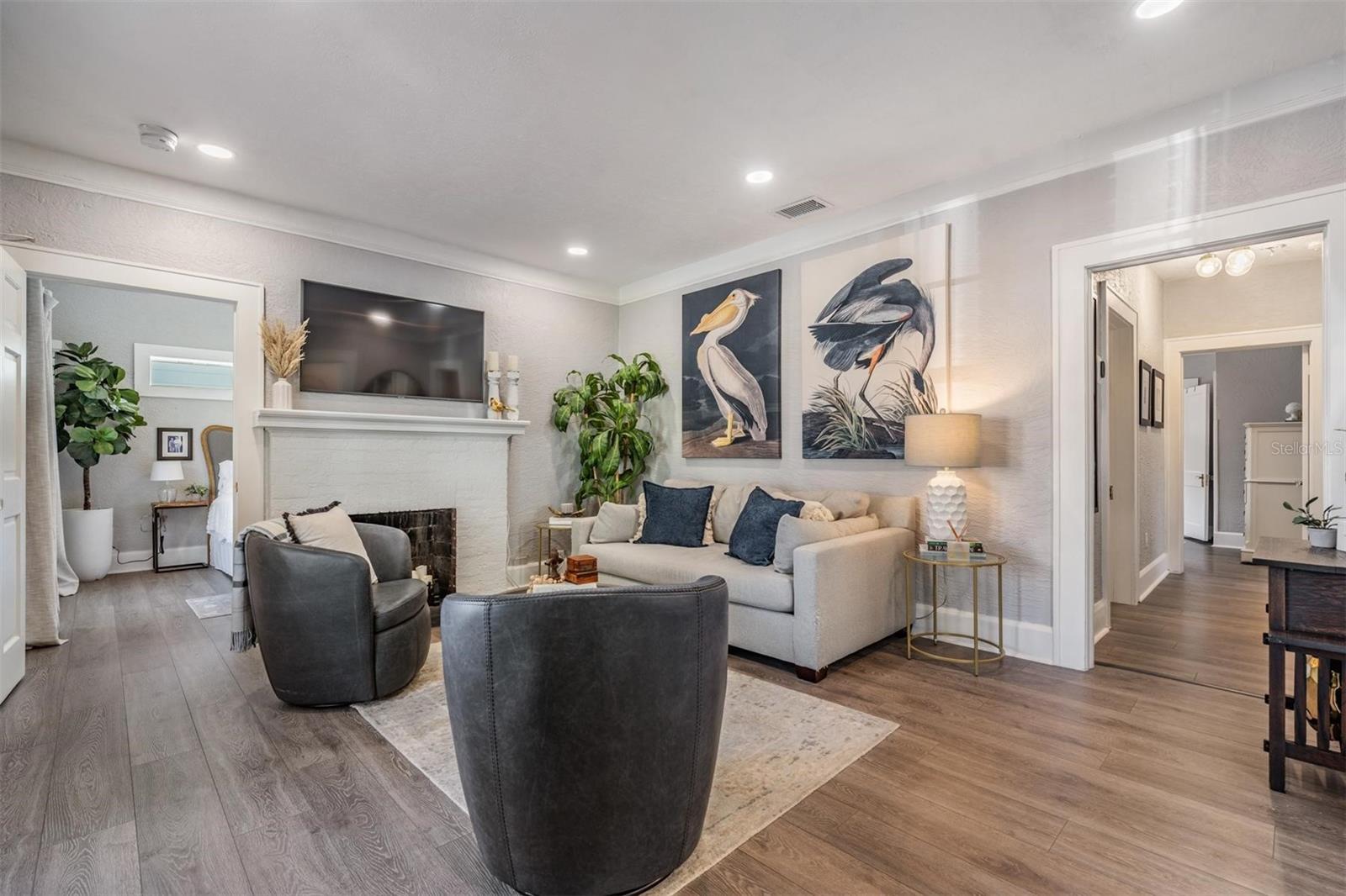 2808 W ANGELES STREET