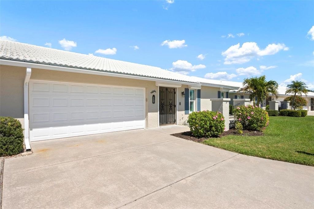 Photo of 6902 8th Avenue W, Bradenton, FL 34209 (MLS # A4678438)