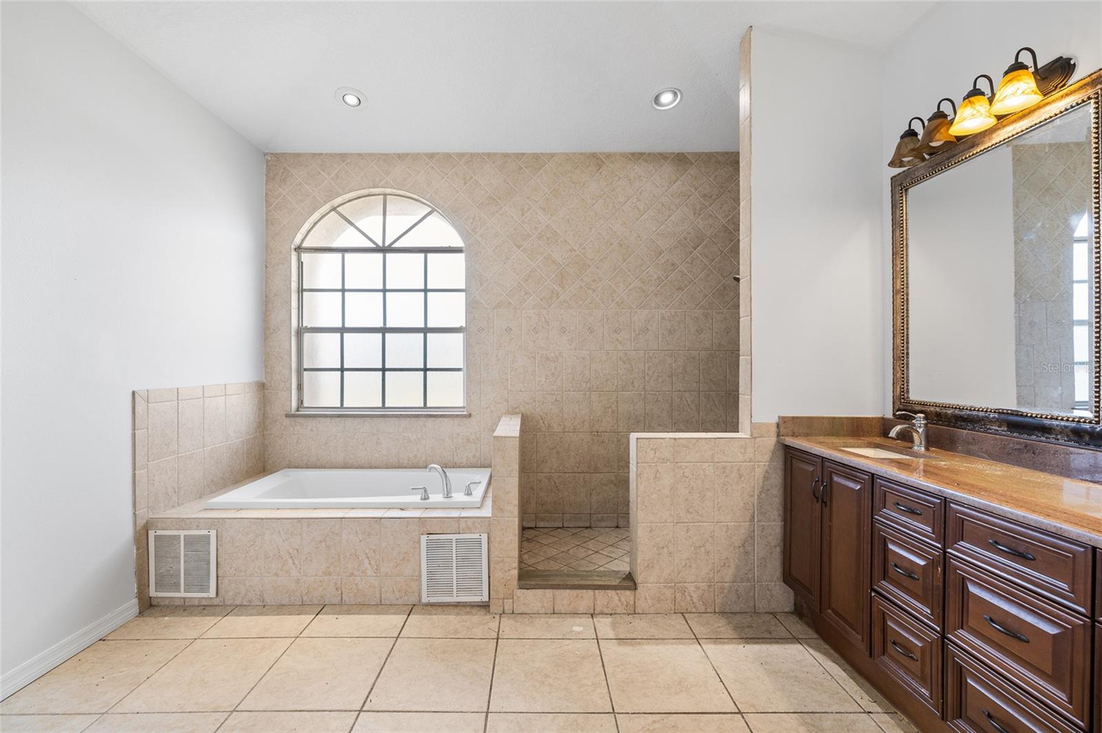 LAKE PADGETT PINES UNREC SUB - Residential