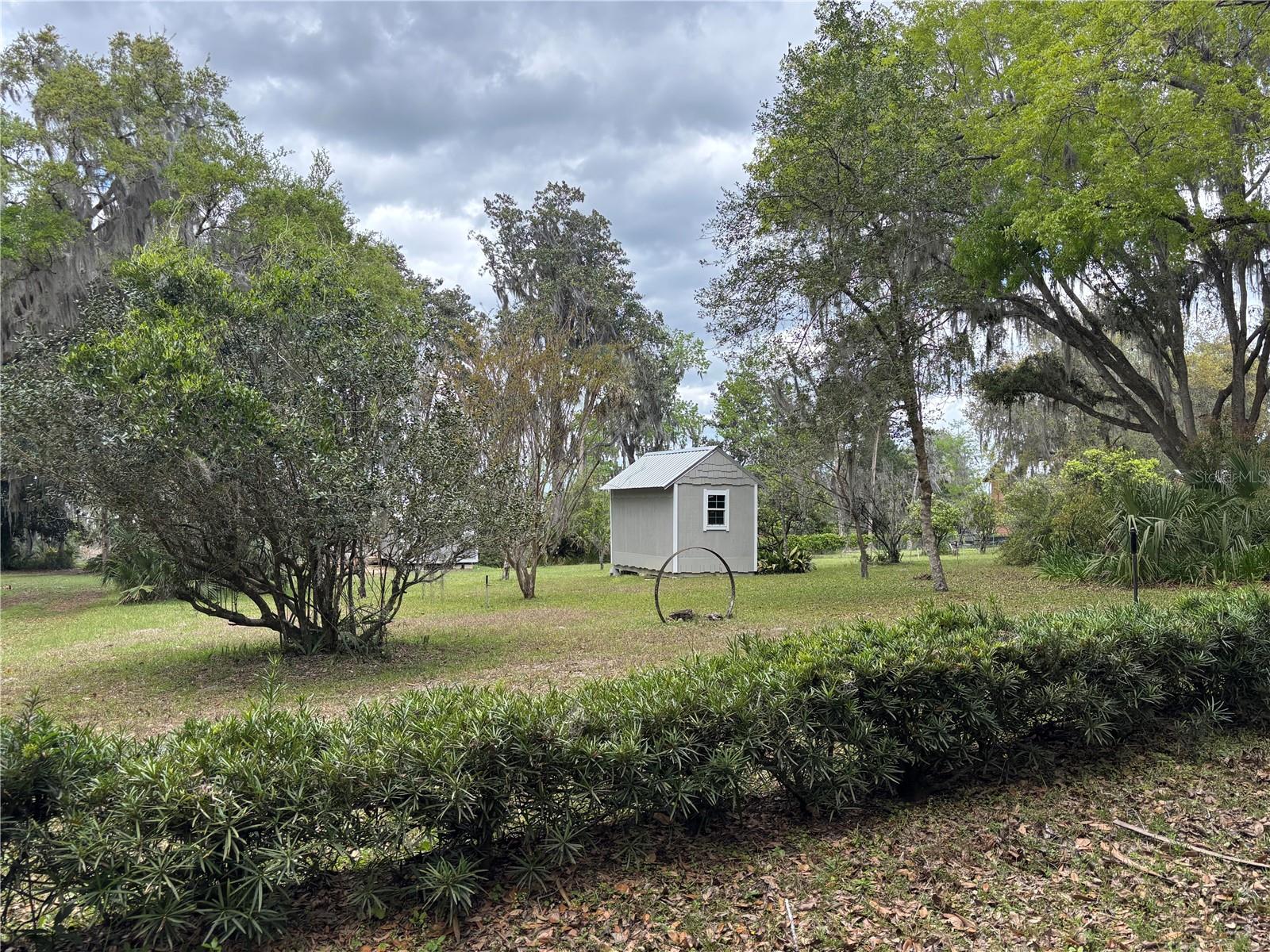 LITTLE ORANGE LAKE - Land