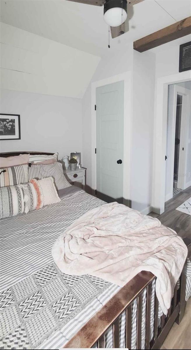 LITTLE ORANGE LAKE - Land