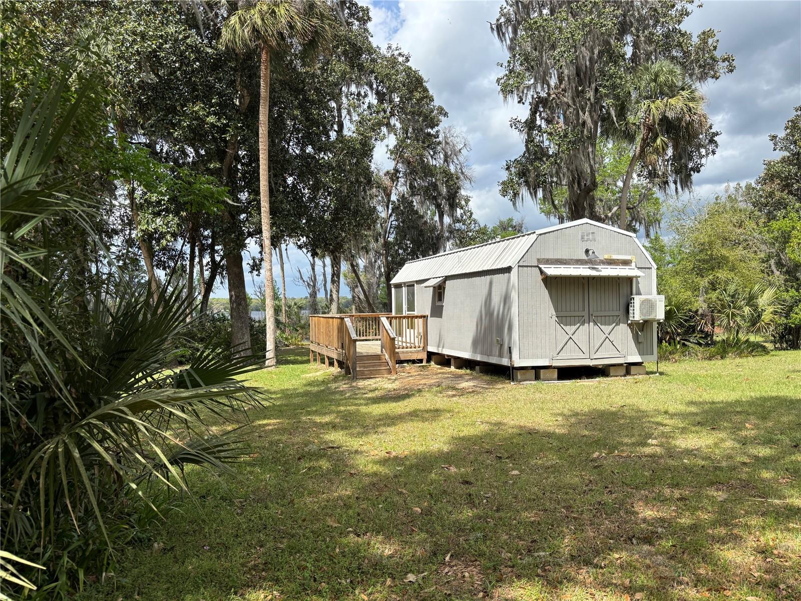 LITTLE ORANGE LAKE - Land