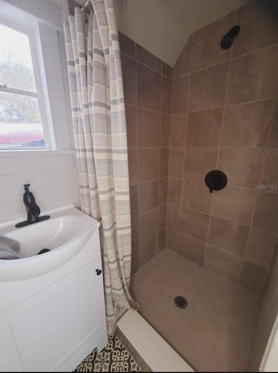 LITTLE ORANGE LAKE - Land