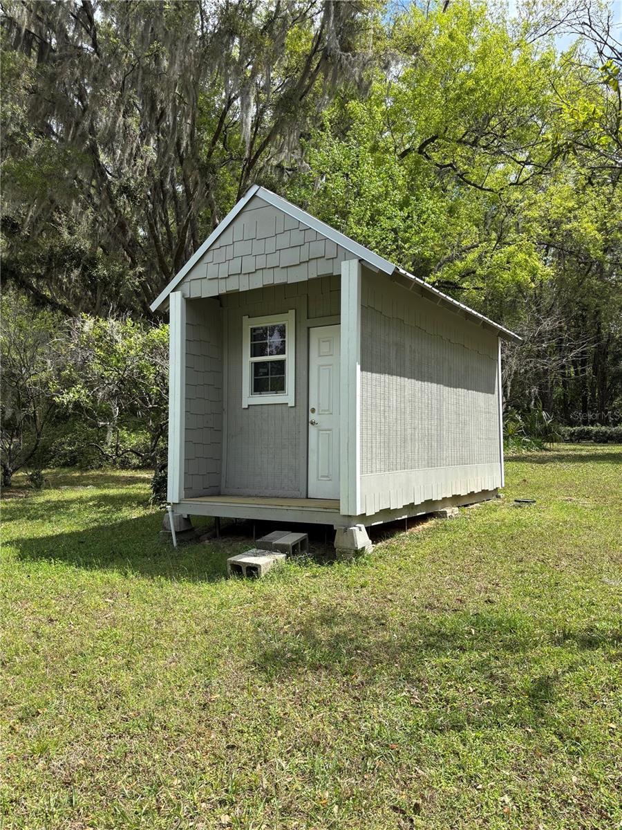 LITTLE ORANGE LAKE - Land