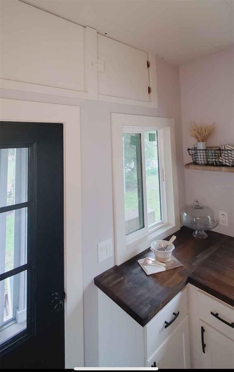 LITTLE ORANGE LAKE - Land