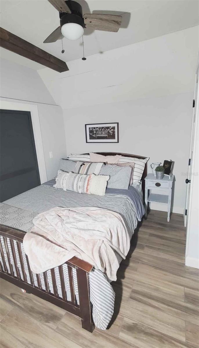 LITTLE ORANGE LAKE - Land