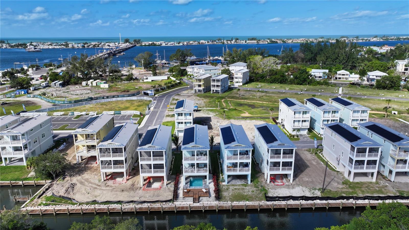 HUNTERS POINT - Residential