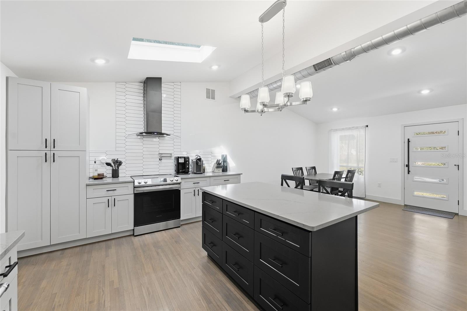 PINE CREST - Residential