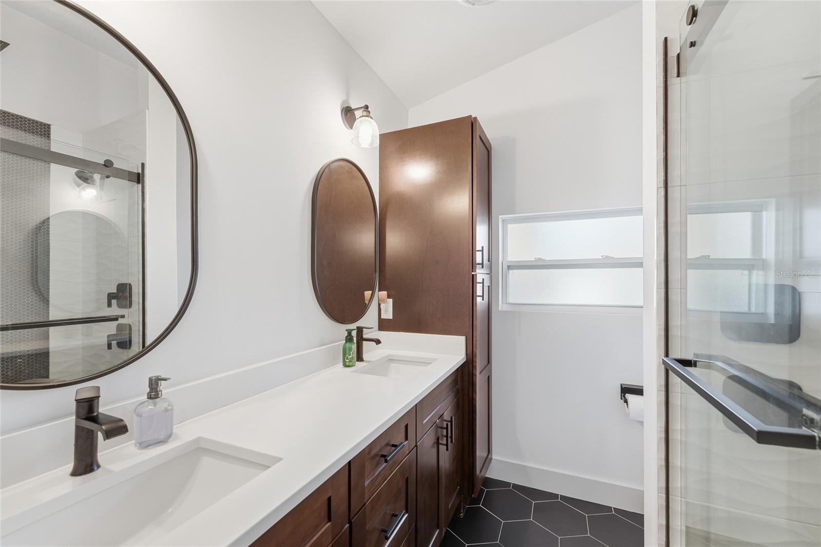 PINE CREST - Residential