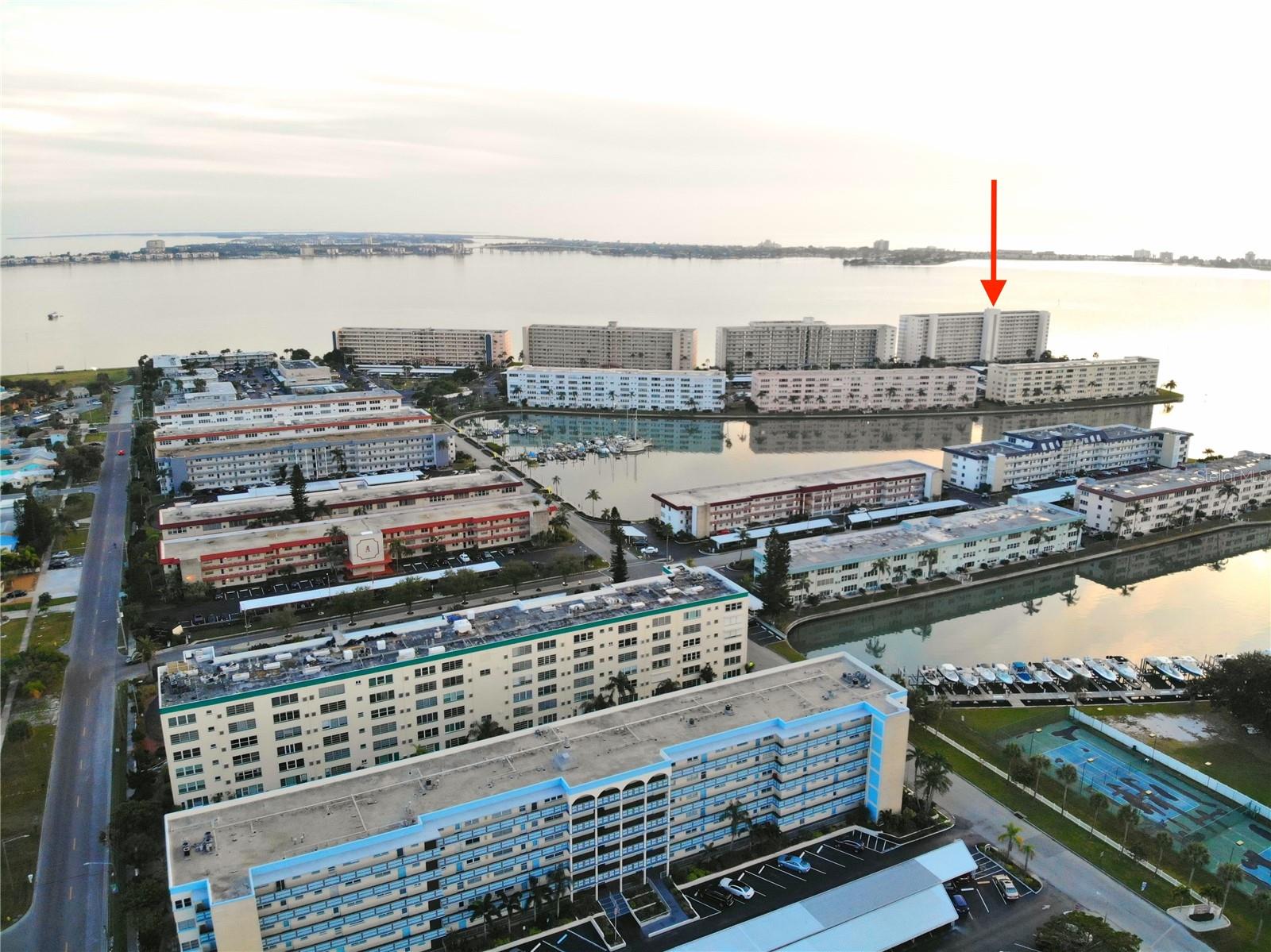 6060 SHORE DRIVE S 906