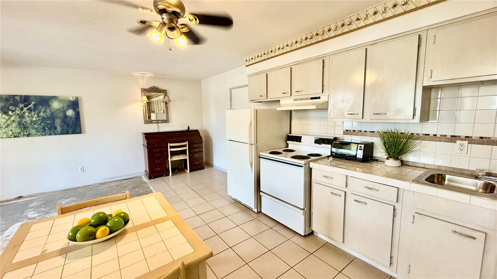 GOLDEN FLAMINGO APTS CONDO - Residential