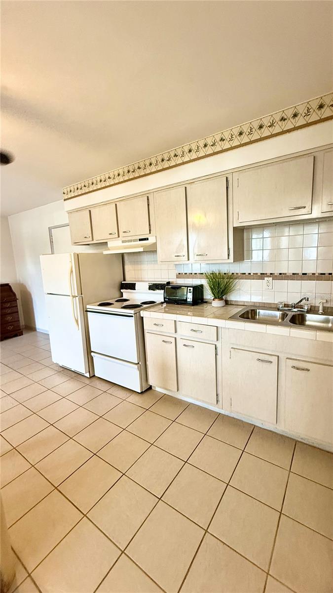 GOLDEN FLAMINGO APTS CONDO - Residential