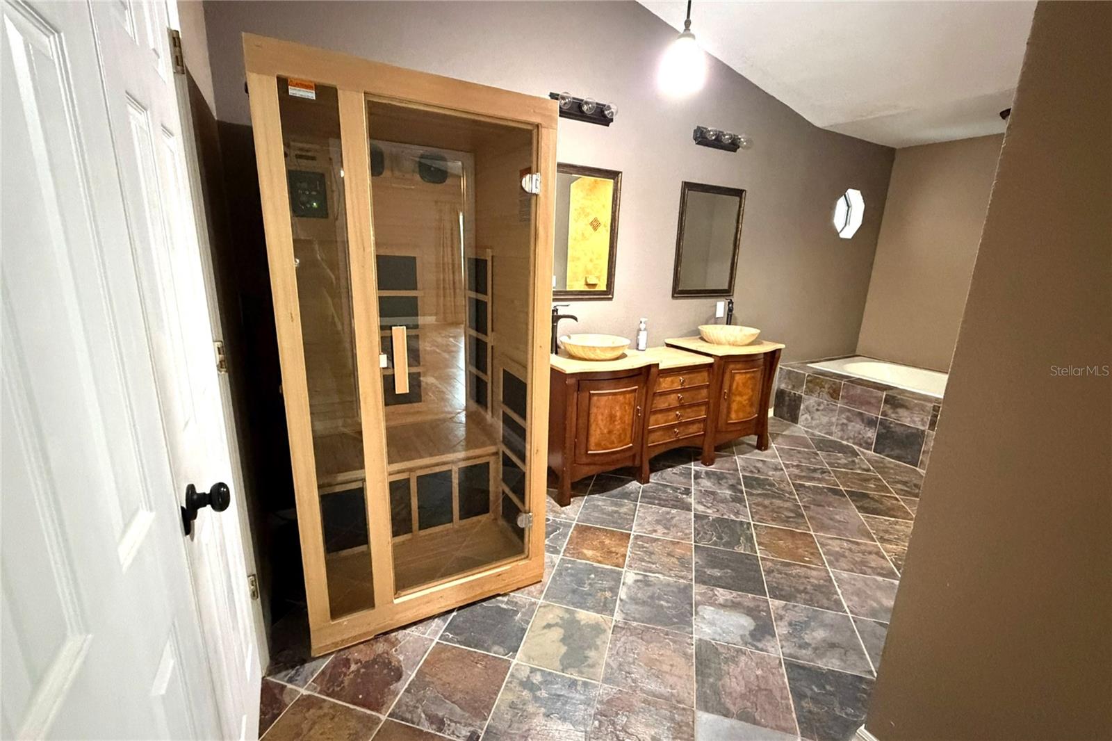 SEVEN HILLS - Residential