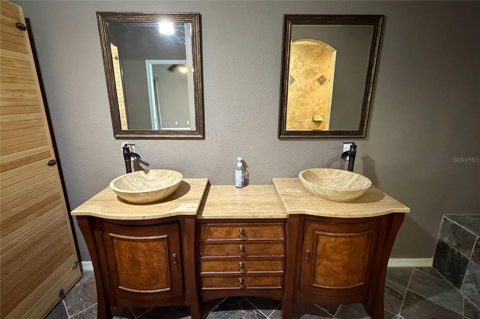 SEVEN HILLS - Residential