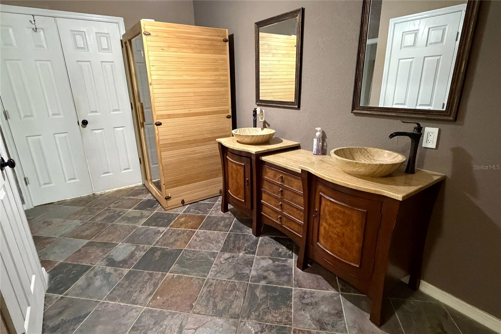 SEVEN HILLS - Residential