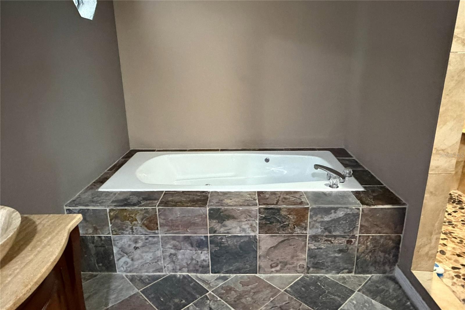 SEVEN HILLS - Residential