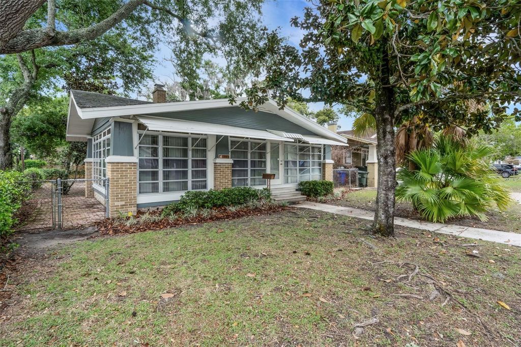Photo of 802 Johnson Avenue, Lakeland, FL 33801 (MLS # L4960869)