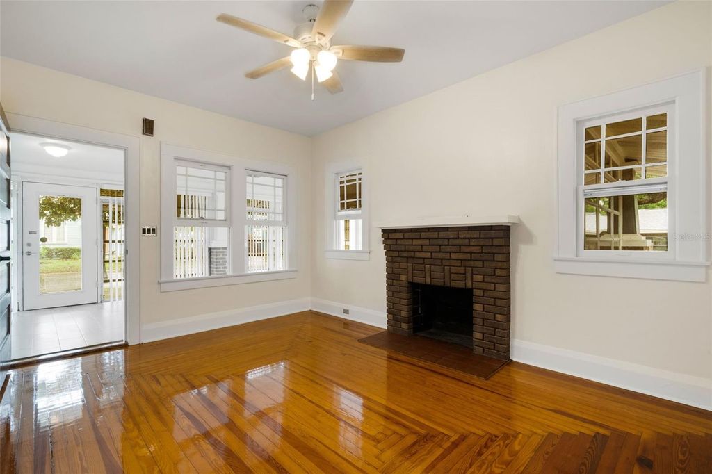 Photo of 802 Johnson Avenue, Lakeland, FL 33801 (MLS # L4960869)