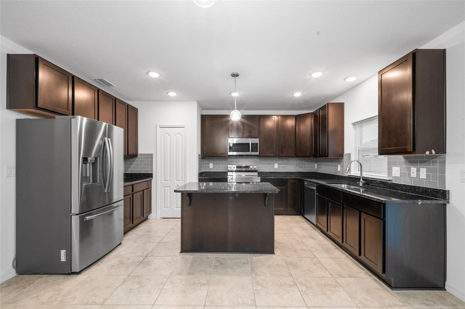 AVALON WOODS - Residential