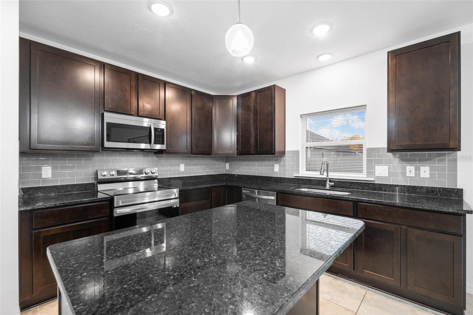 AVALON WOODS - Residential