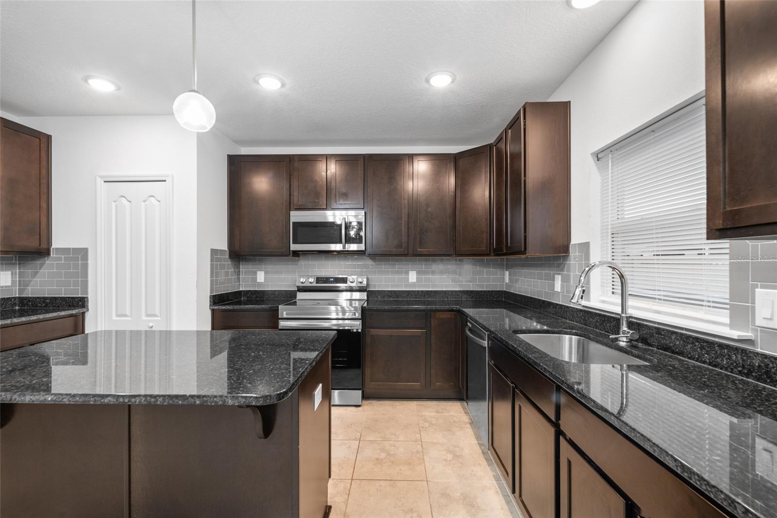 AVALON WOODS - Residential