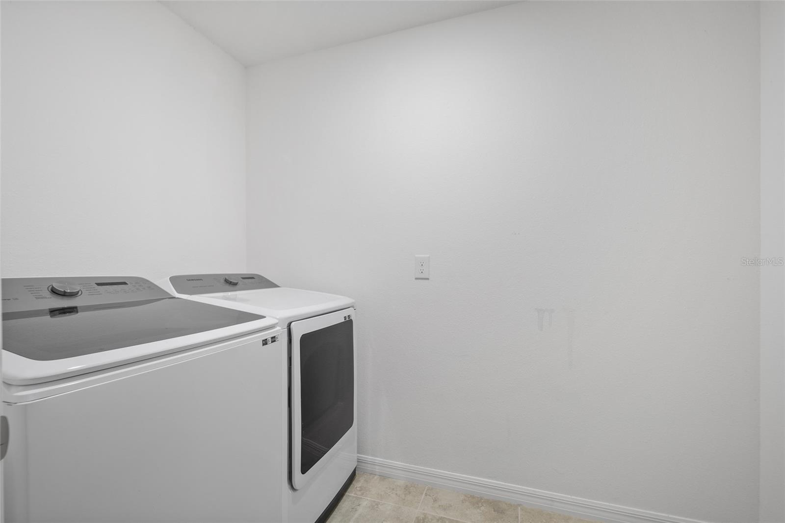 AVALON WOODS - Residential