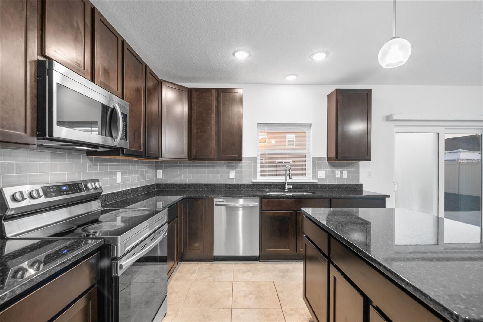 AVALON WOODS - Residential