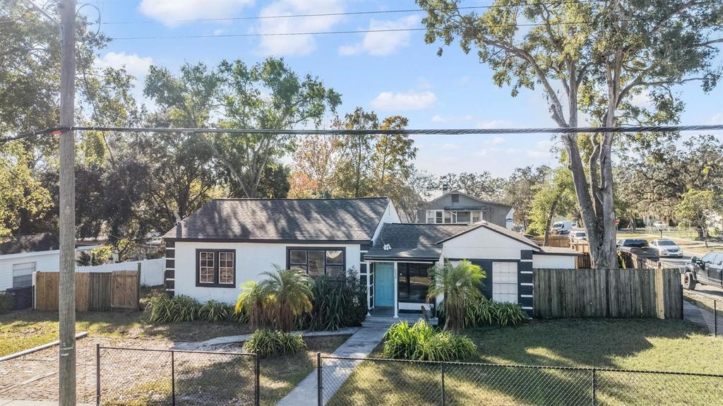 Photo of 2220 W Ohio Avenue, Tampa, FL 33607 (MLS # TB8457241)