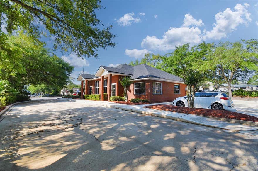 Professional office condo located along Orange Park’s established Kingsley Avenue corridor, near medical, retail, and service-based businesses. The property offers a functional layout suitable for professional, medical, administrative, or service office use, with convenient access to I-295, Blanding Boulevard, and surrounding residential neighborhoods.