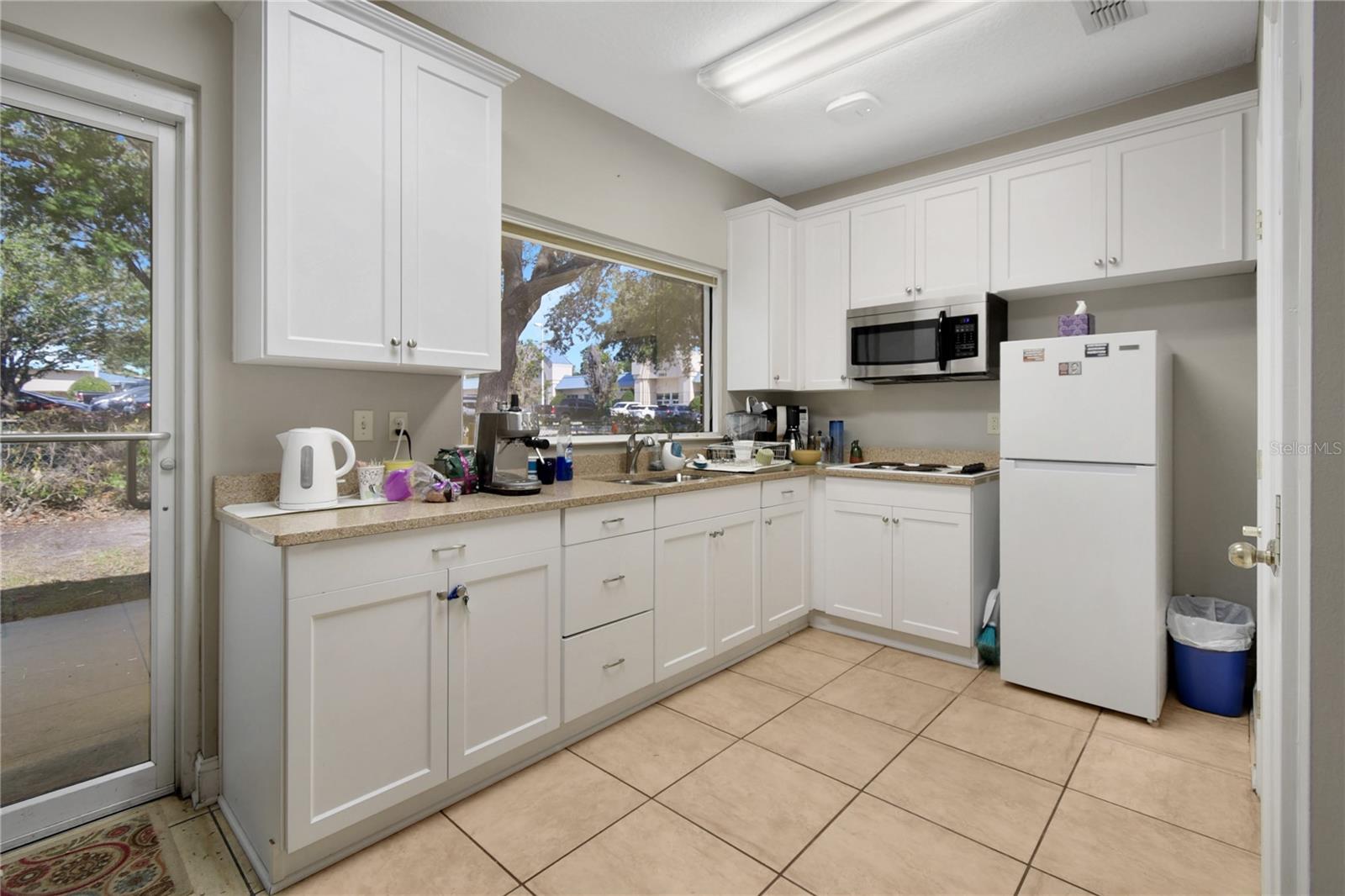 KINGSLEY-BELLAIR XING - Commercial Lease