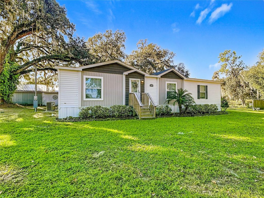 Photo of 3820 Teakwood Circle, Lakeland, FL 33810 (MLS # L4957915)