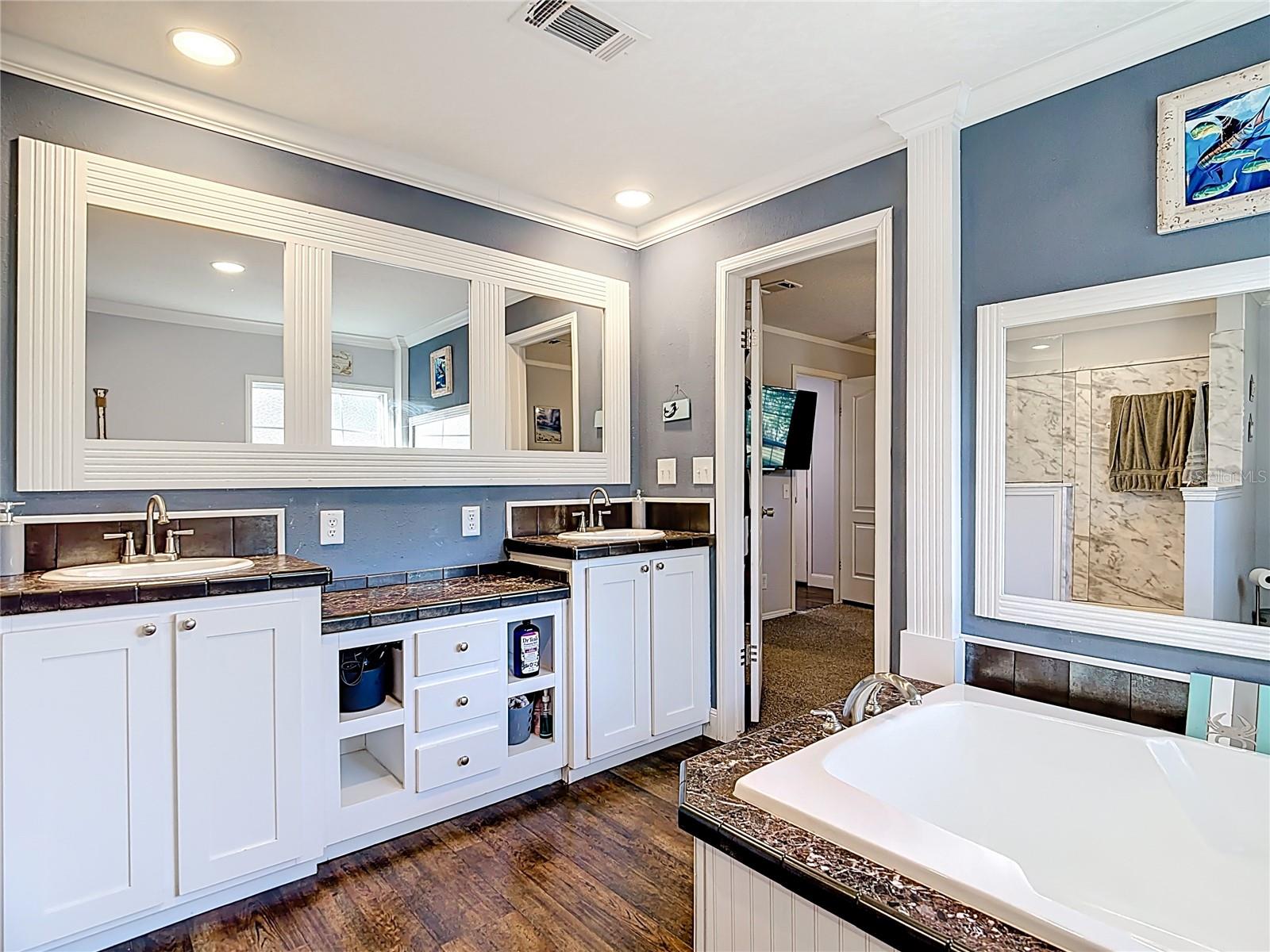 OAKWOOD ESTATES - Residential